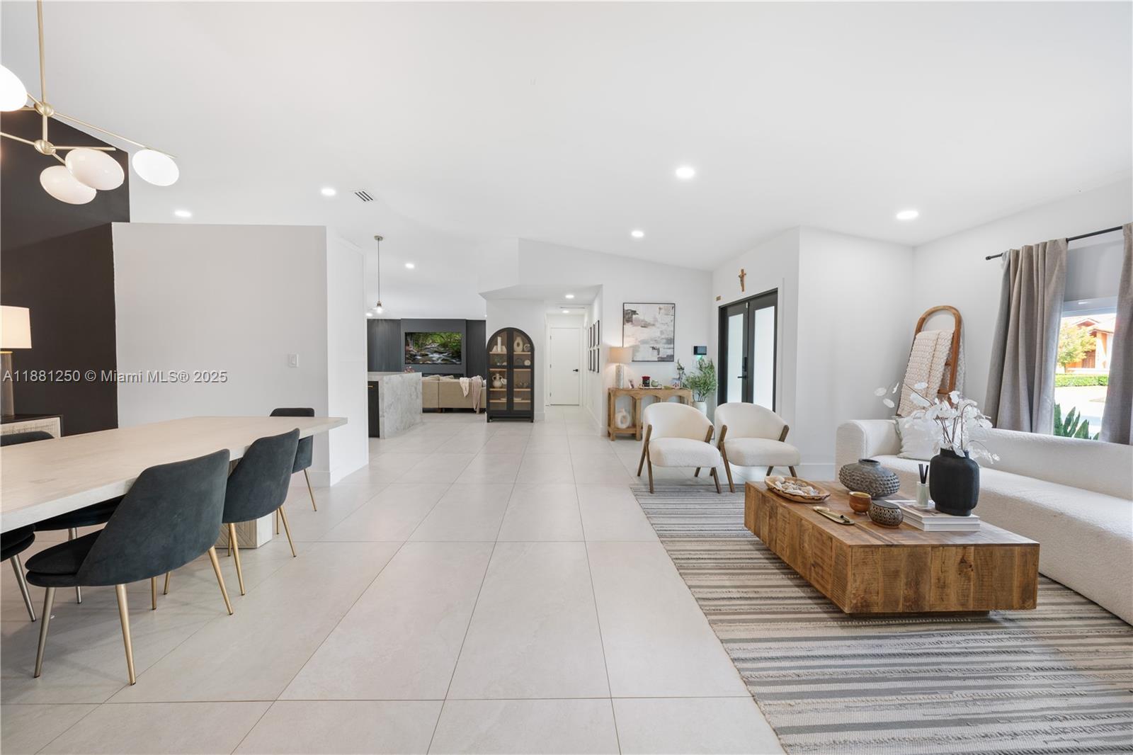 BLUE ROOM ESTATES - Residential