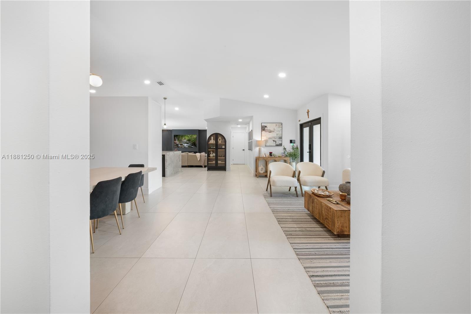 BLUE ROOM ESTATES - Residential