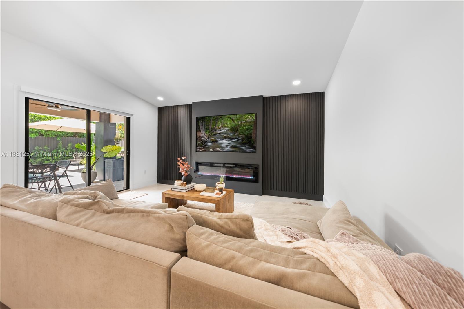 BLUE ROOM ESTATES - Residential