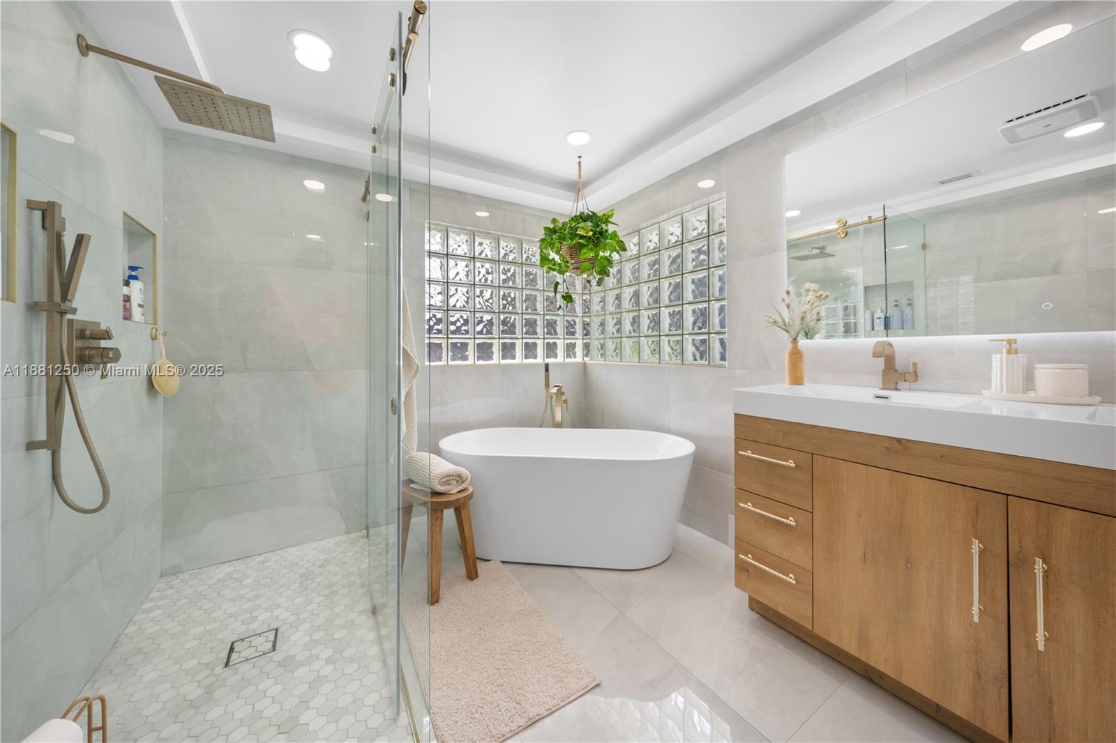 BLUE ROOM ESTATES - Residential