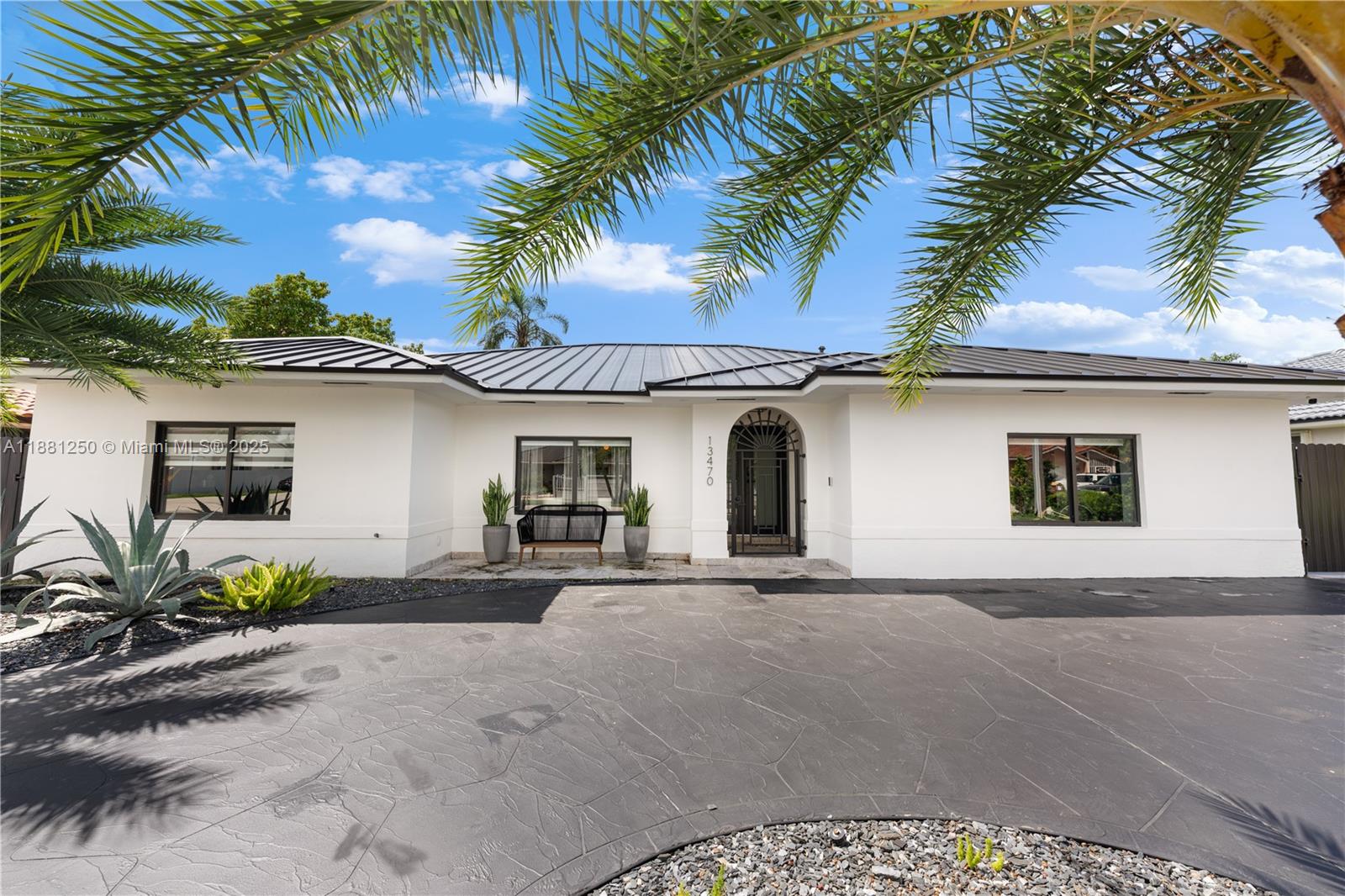 BLUE ROOM ESTATES - Residential