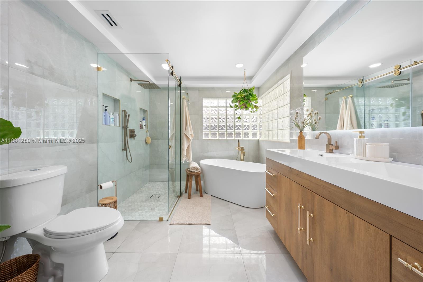 BLUE ROOM ESTATES - Residential