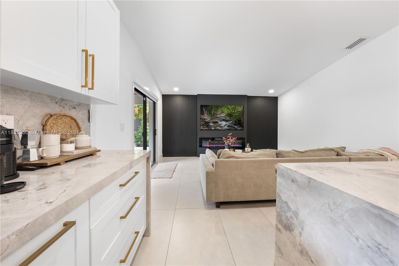 BLUE ROOM ESTATES - Residential