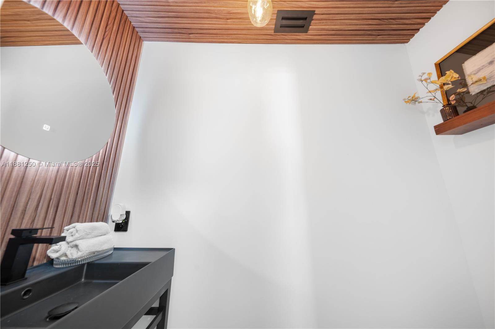 BLUE ROOM ESTATES - Residential