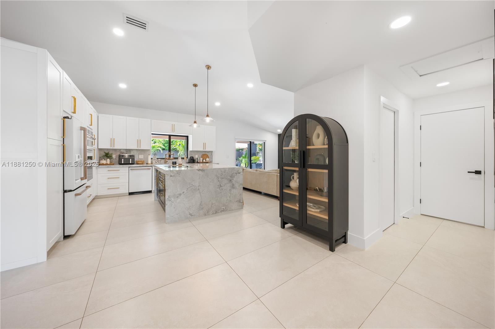 BLUE ROOM ESTATES - Residential