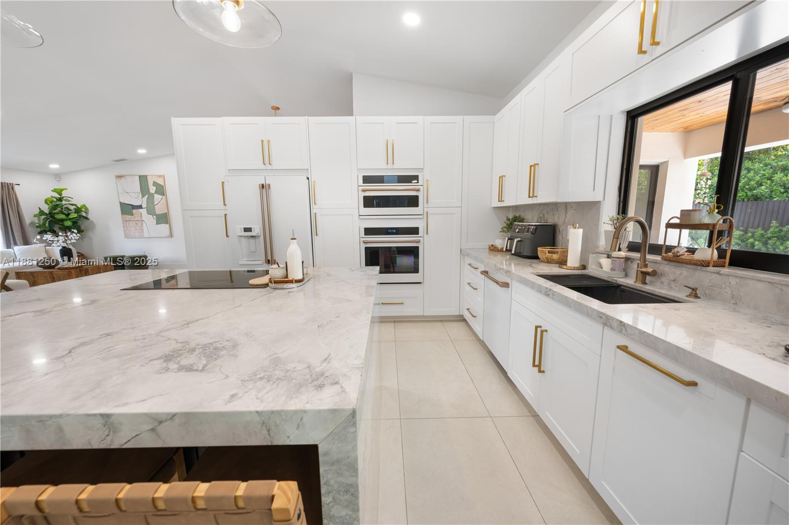 BLUE ROOM ESTATES - Residential