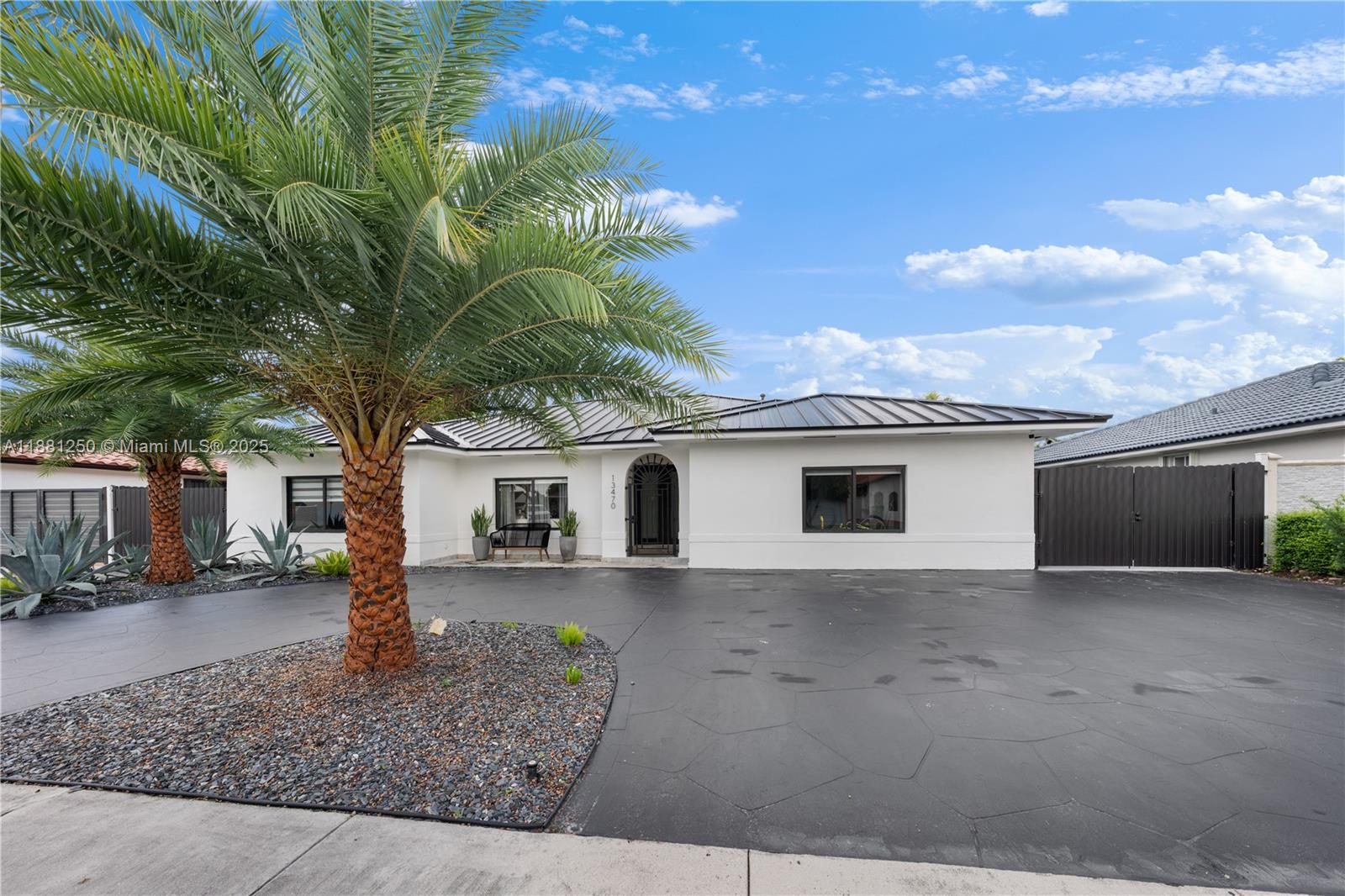 BLUE ROOM ESTATES - Residential