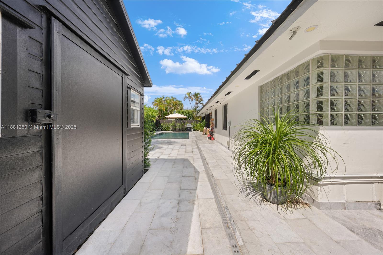 BLUE ROOM ESTATES - Residential