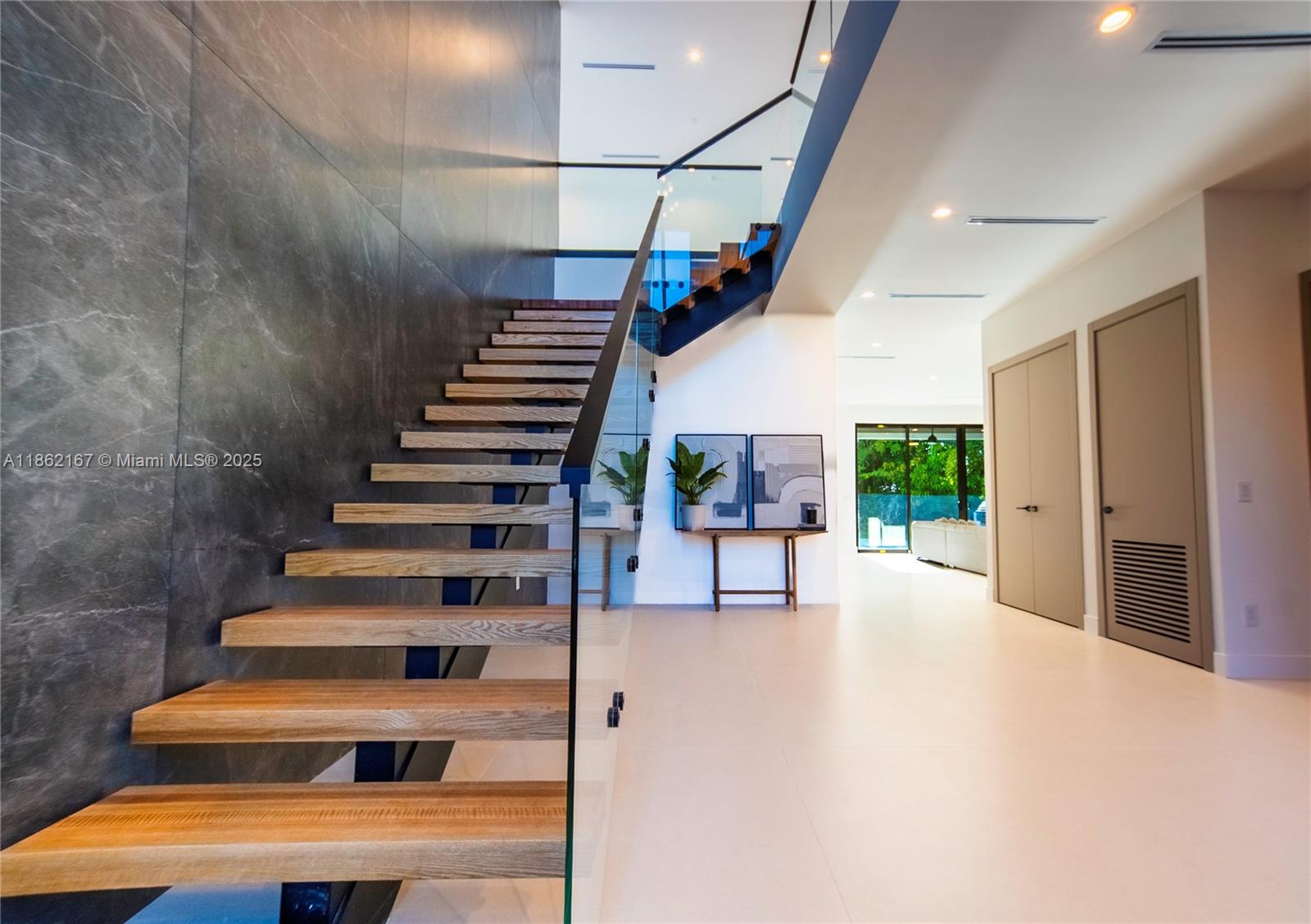 531 NE 10th Ave
