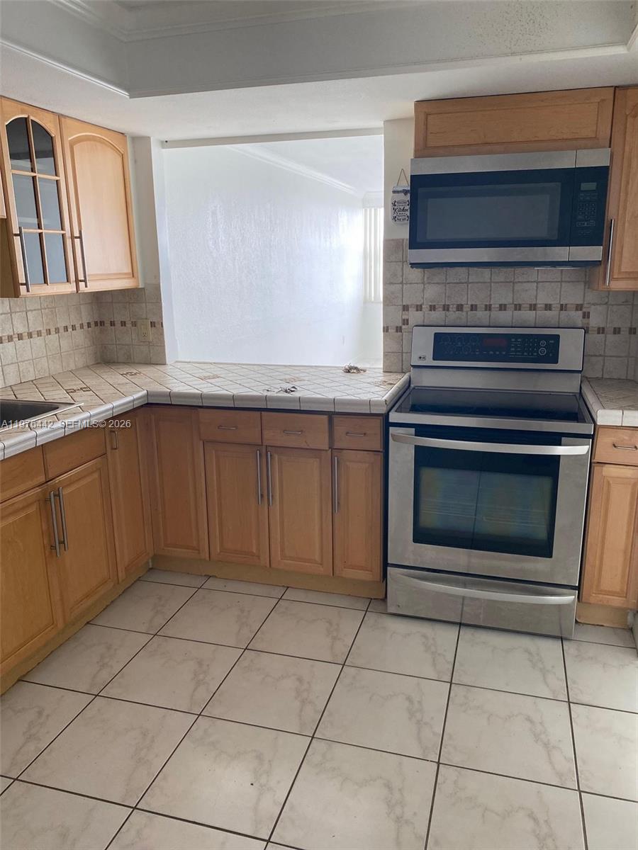 BUCKLEY TOWERS CONDO - EA - Residential Lease