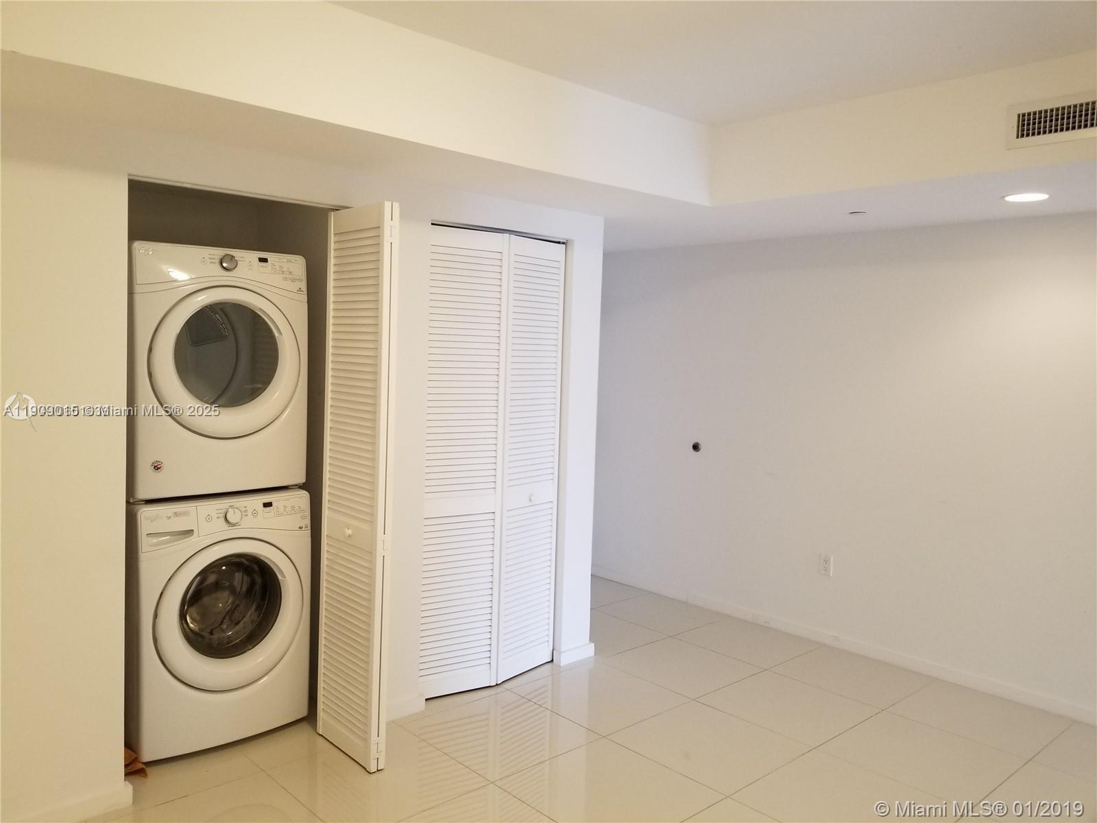 5252 PASEO CONDO - Residential Lease