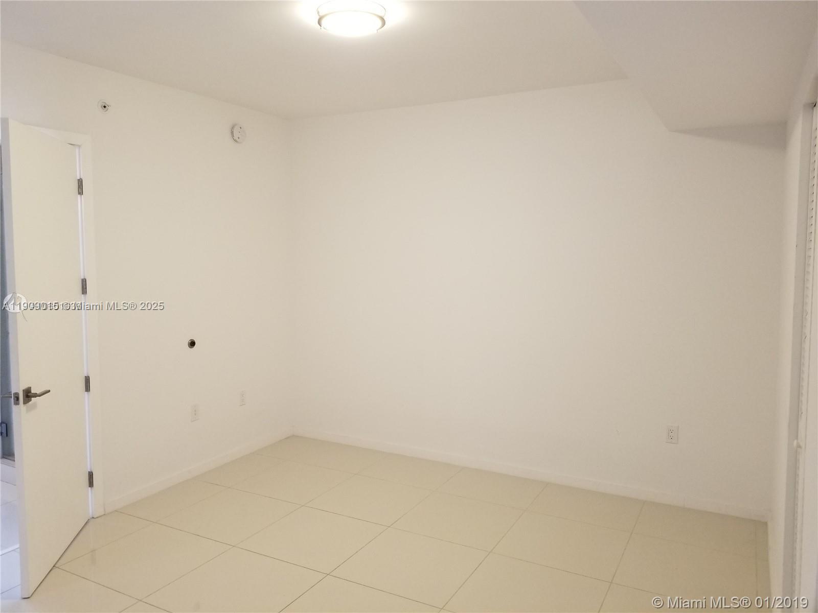 5252 PASEO CONDO - Residential Lease