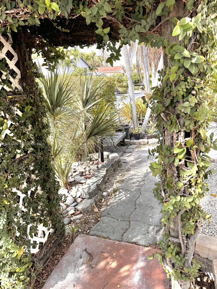 HACIENDA ESTATES SEC 2 - Residential Lease