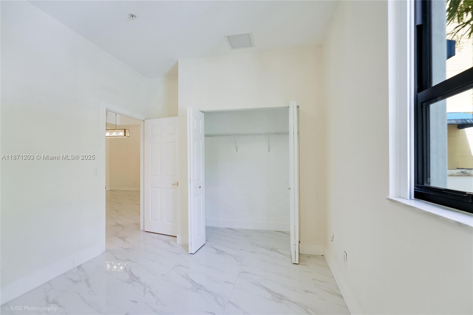 COLONNADE AT DADELAND SW - Residential