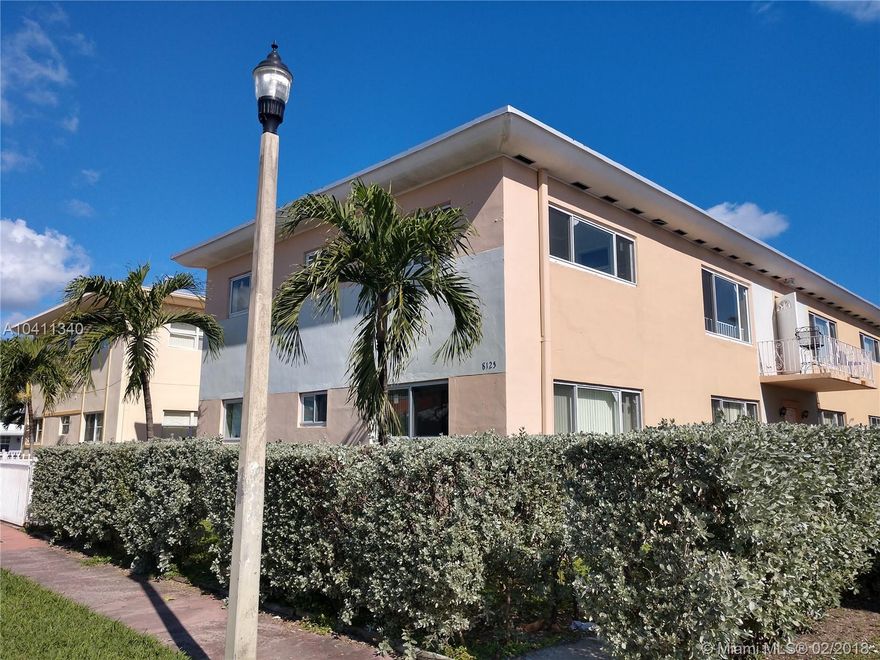 North Beach 3/1 Top Corner residence, wood flooring throughout, tile in kitchen. Central A/C, ceiling fans, plenty of closest space & On site Laundry. Tons on Natural sunlight. 4 Units in Bldg.