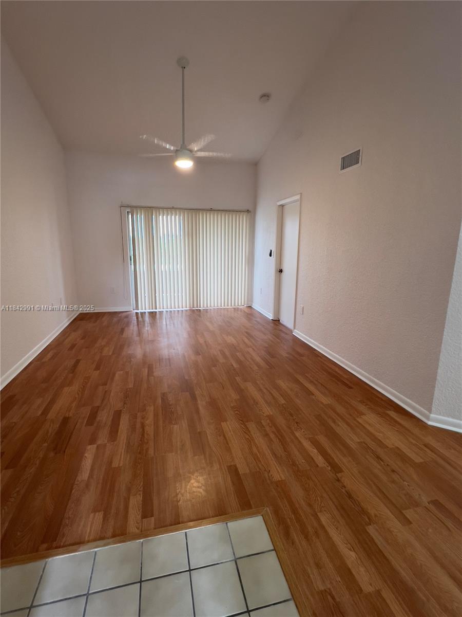Amazing 3rd floor Lakeview Condo, updated 1/1 apartment, vaulted ceiling, full size washer and dryer. Many amenities including: 3 pools, 2 hot tubs, BBQ grills, fitness center, clubhouse.There is 24-hour security. Lakeview Club is a rental friendly community. Located close to the beach, airport, and downtown Fort Lauderdale.