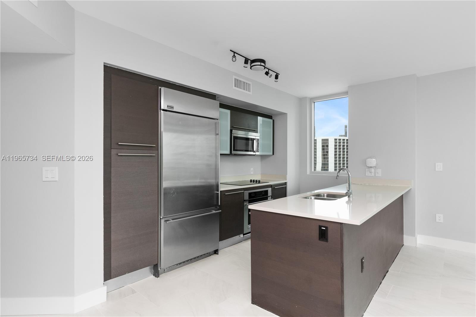 500 Brickell Ave 1801