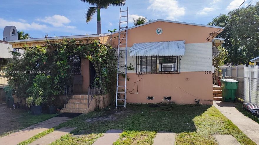 Excellent income-producing opportunity—Investor Alert! Fully rented duplex, each unit offering 1 bedroom and 1 bathroom. Property provides ample parking and is situated in a prime location just minutes from Miami International Airport. A Great addition to any investment portfolio.