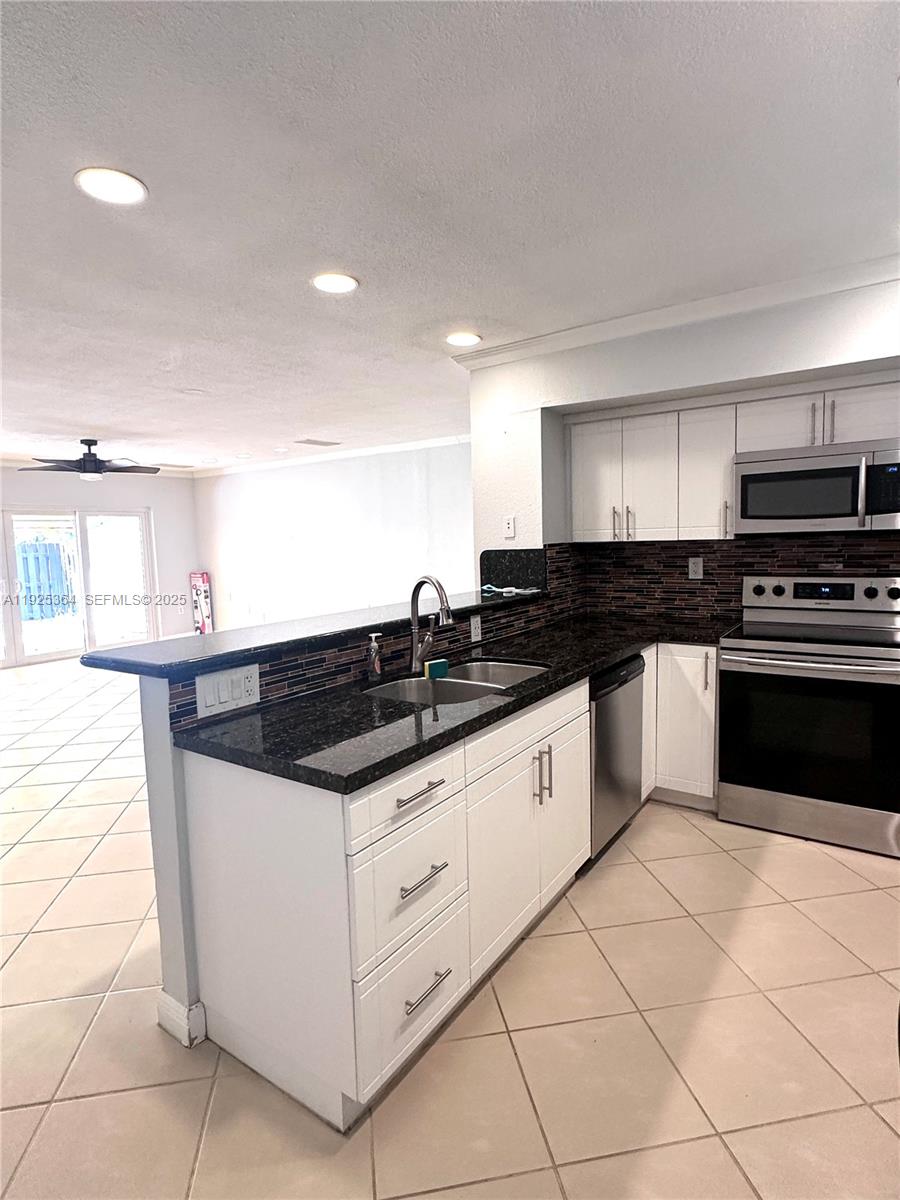 MIAMI LAKES WINDMILL GATE - Residential