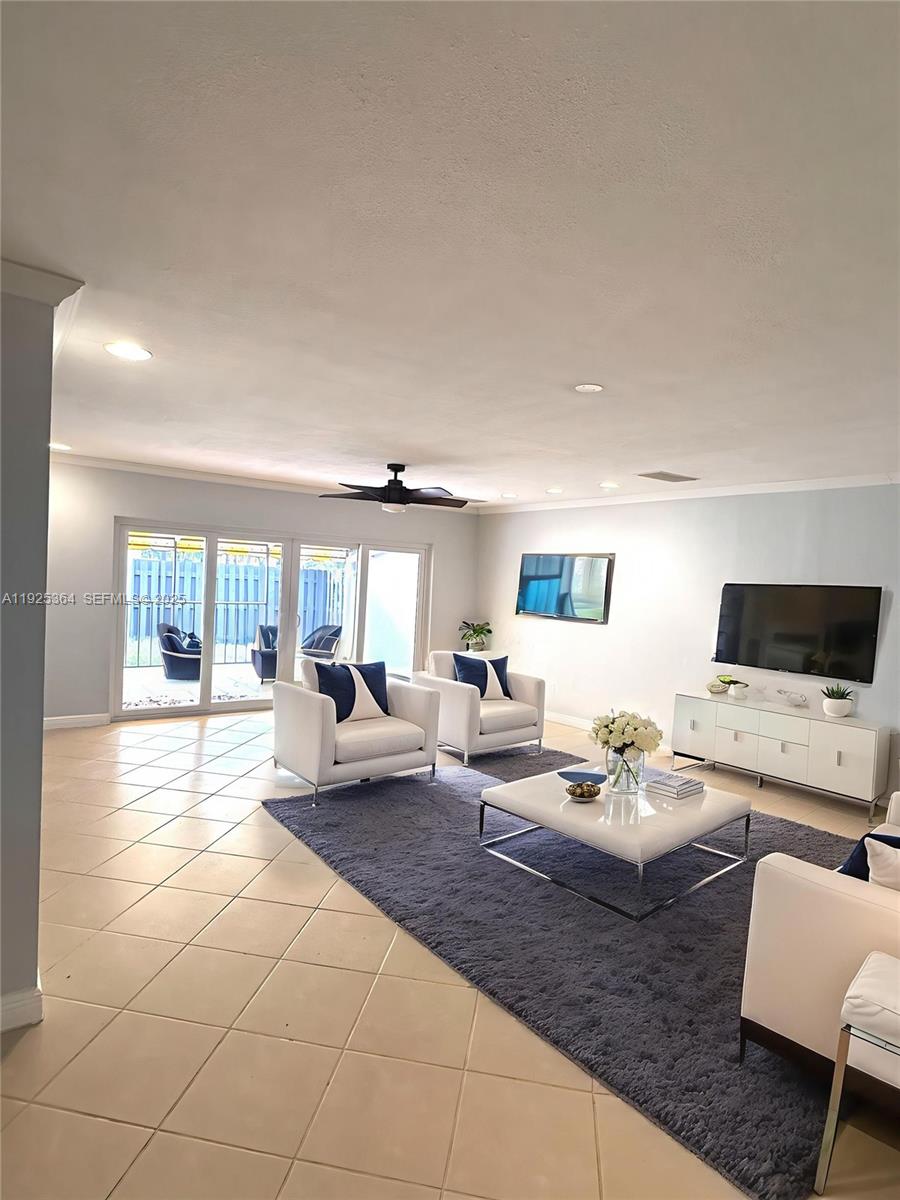 MIAMI LAKES WINDMILL GATE - Residential