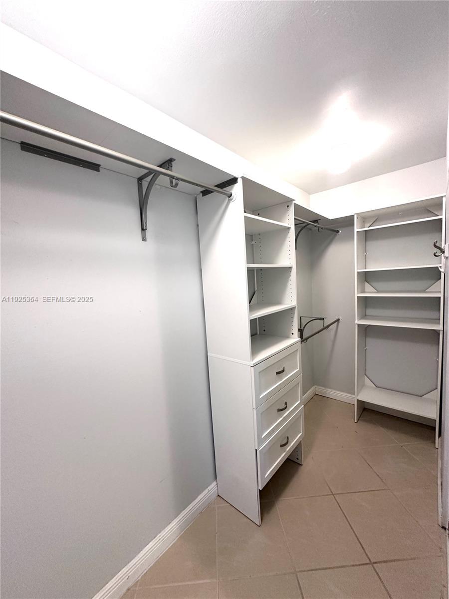 MIAMI LAKES WINDMILL GATE - Residential