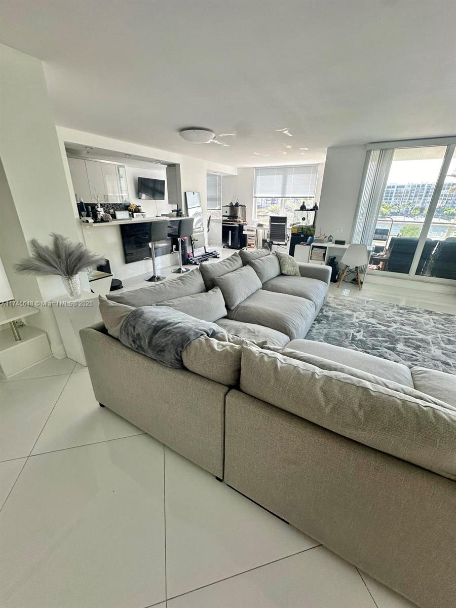 2751 S Ocean Dr 301N