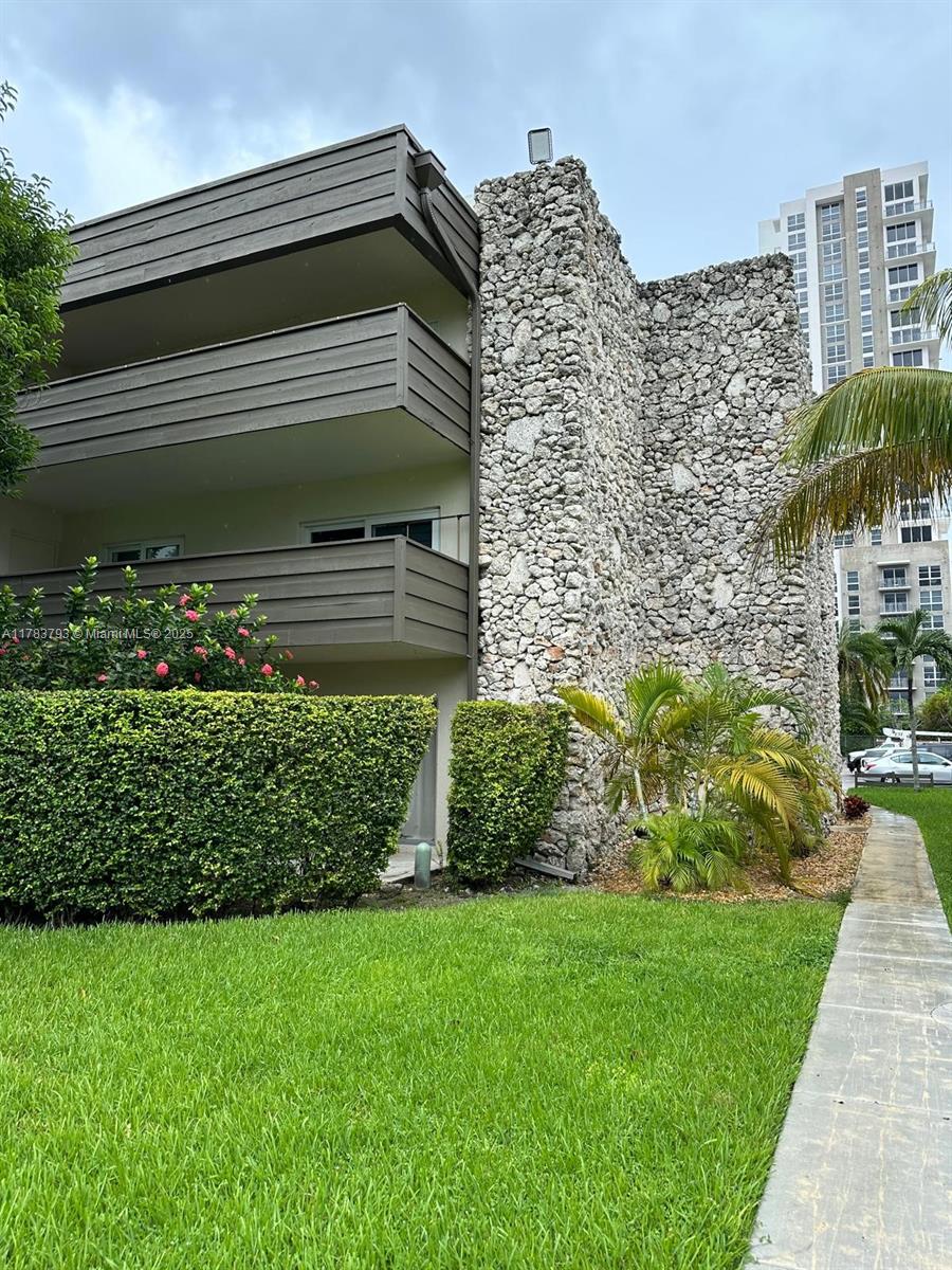 THE LEDGES CONDO - Residential