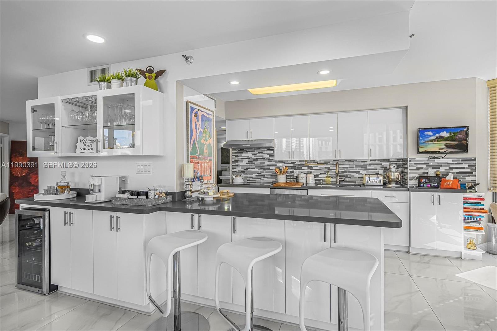 MYSTIC POINTE TOWER 400 C - Residential