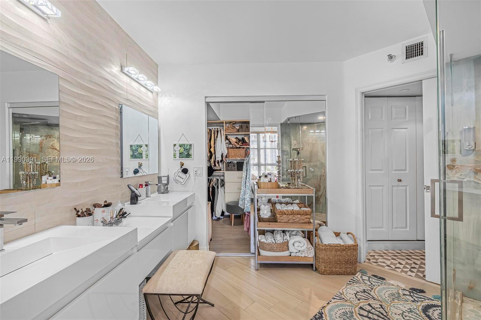 MYSTIC POINTE TOWER 400 C - Residential