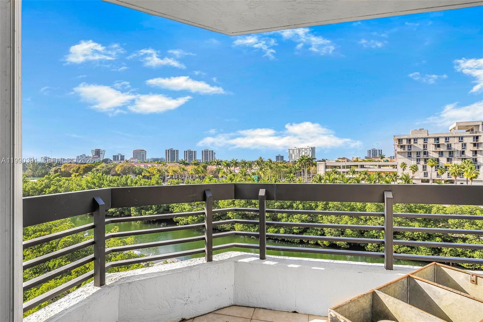 MYSTIC POINTE TOWER 400 C - Residential