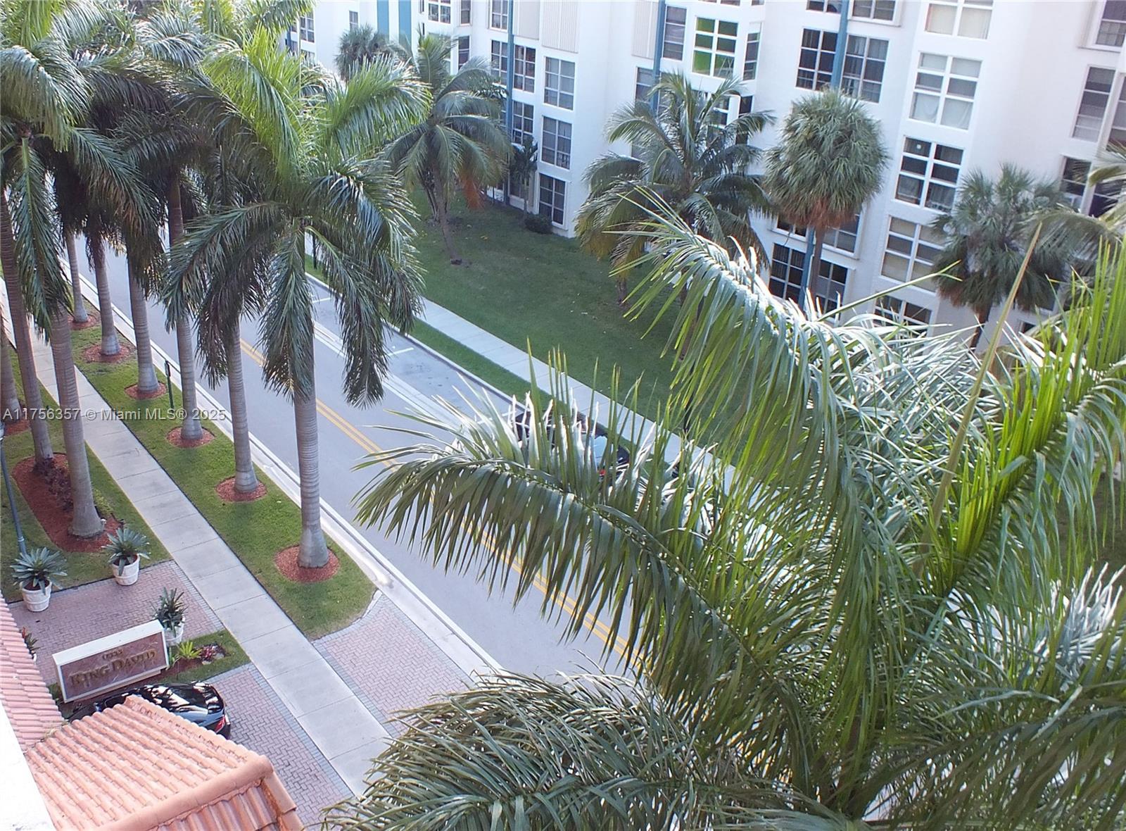 KING DAVID OF SUNNY ISLES - Residential