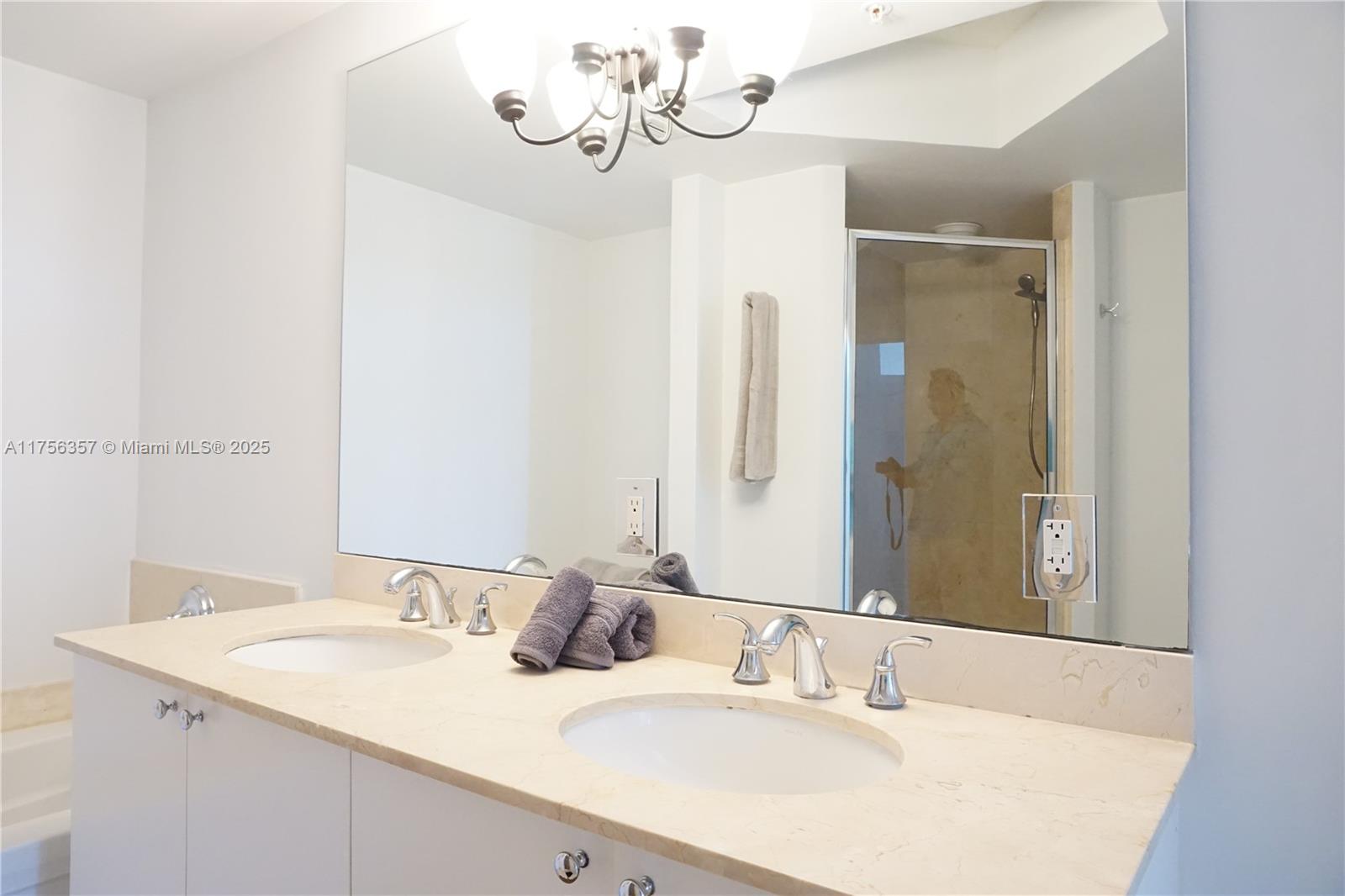 KING DAVID OF SUNNY ISLES - Residential