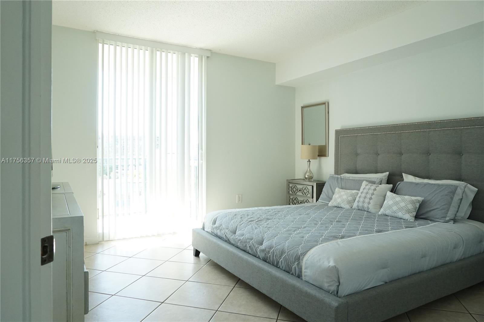 KING DAVID OF SUNNY ISLES - Residential