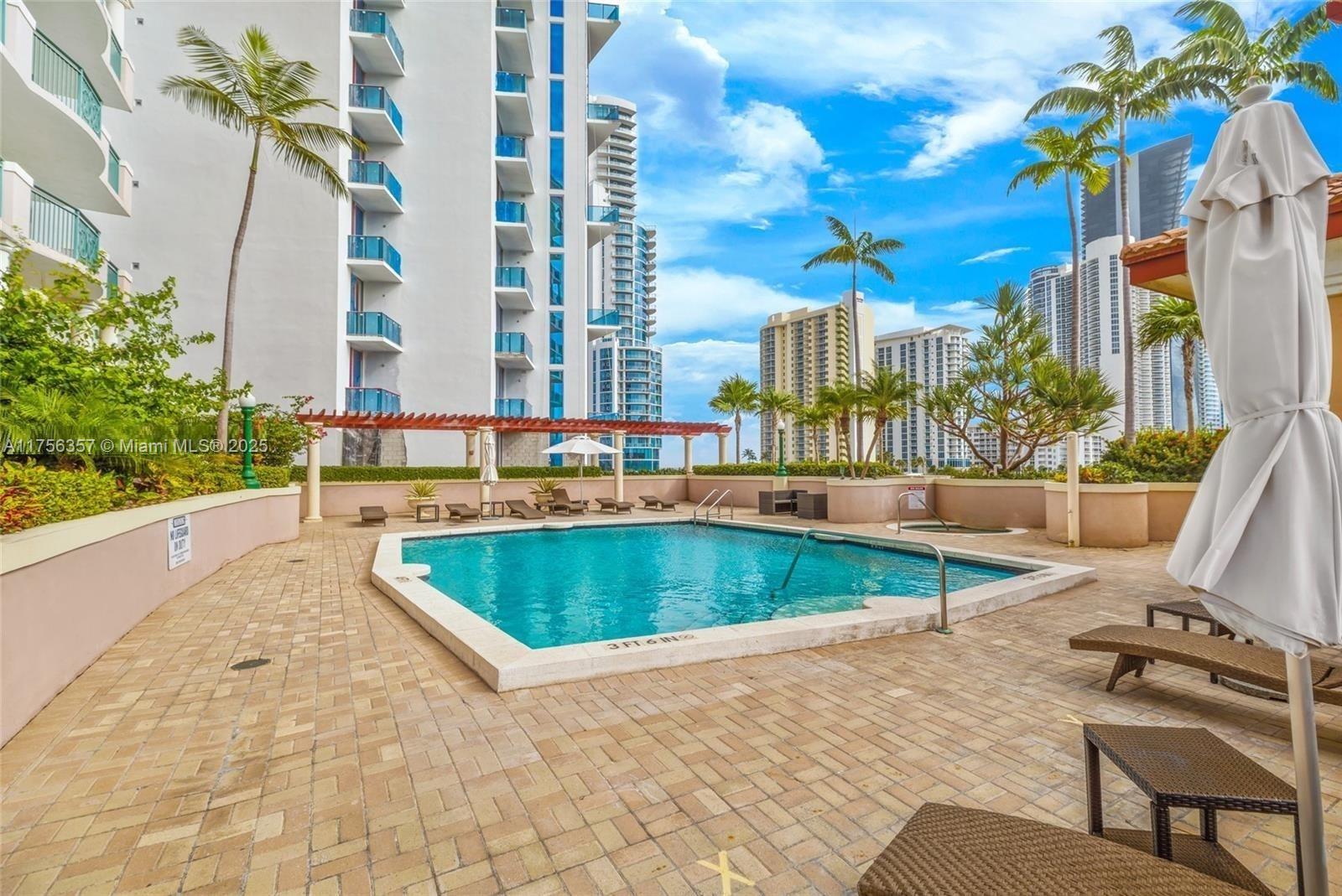 KING DAVID OF SUNNY ISLES - Residential