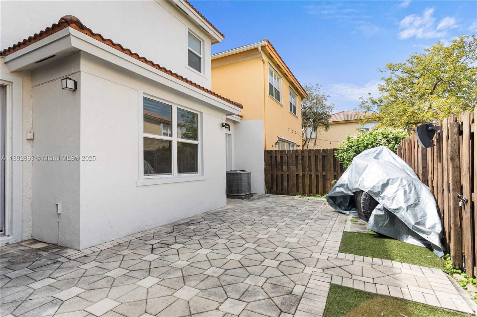 ISLANDS AT DORAL TOWNHOME - Residential