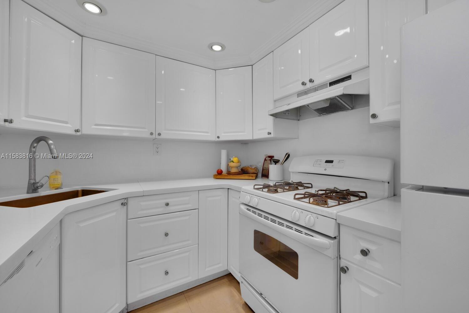 HARBOUR HILL CLUB CONDO - Residential Lease