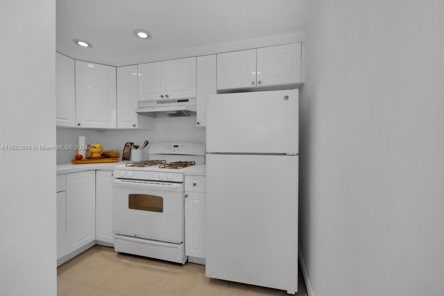 HARBOUR HILL CLUB CONDO - Residential Lease