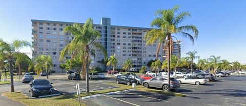 Condominium in Hollywood FL 3800 Hillcrest Dr Dr.jpg