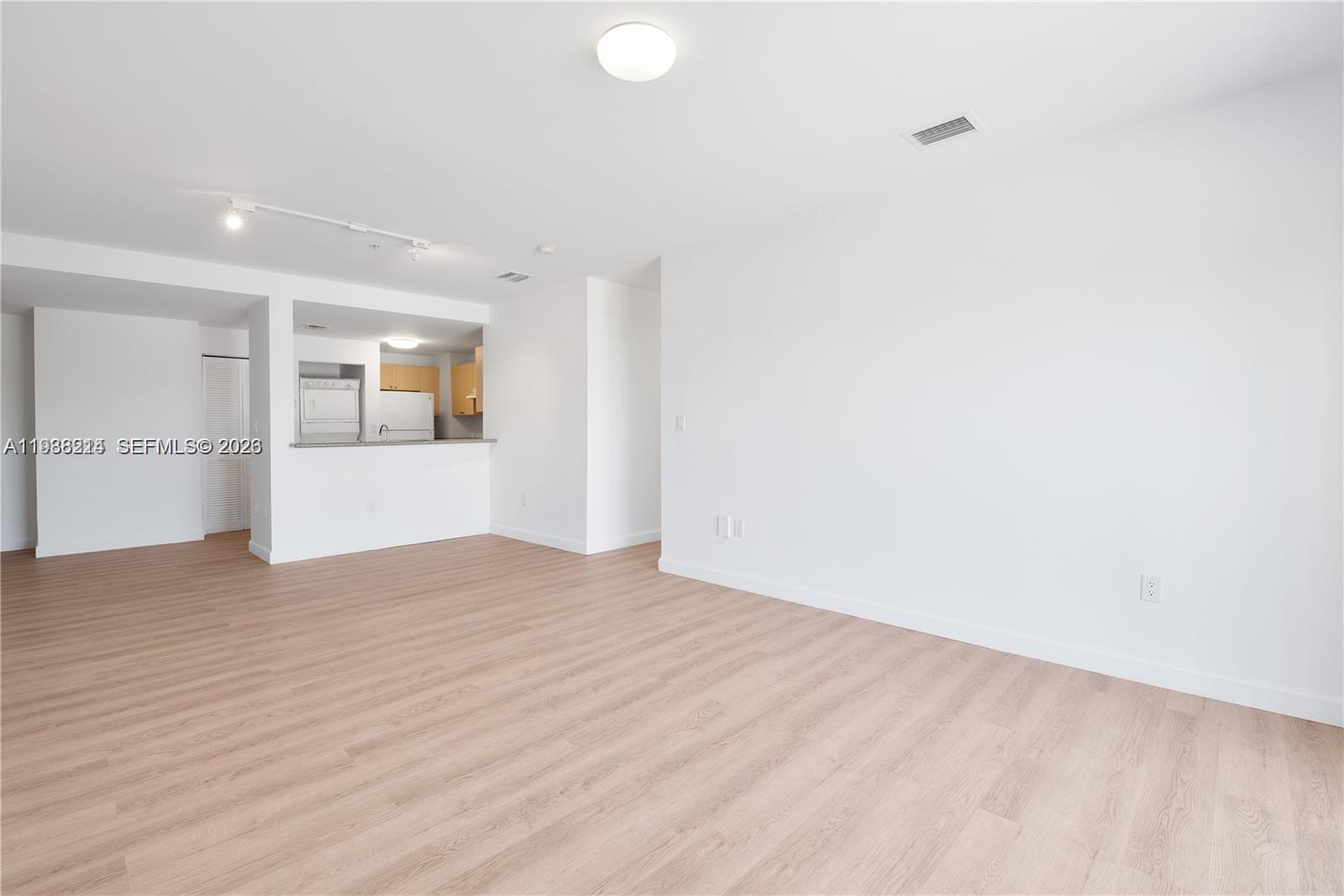 SHAMROCK BY THE GABLES CO - Residential Lease