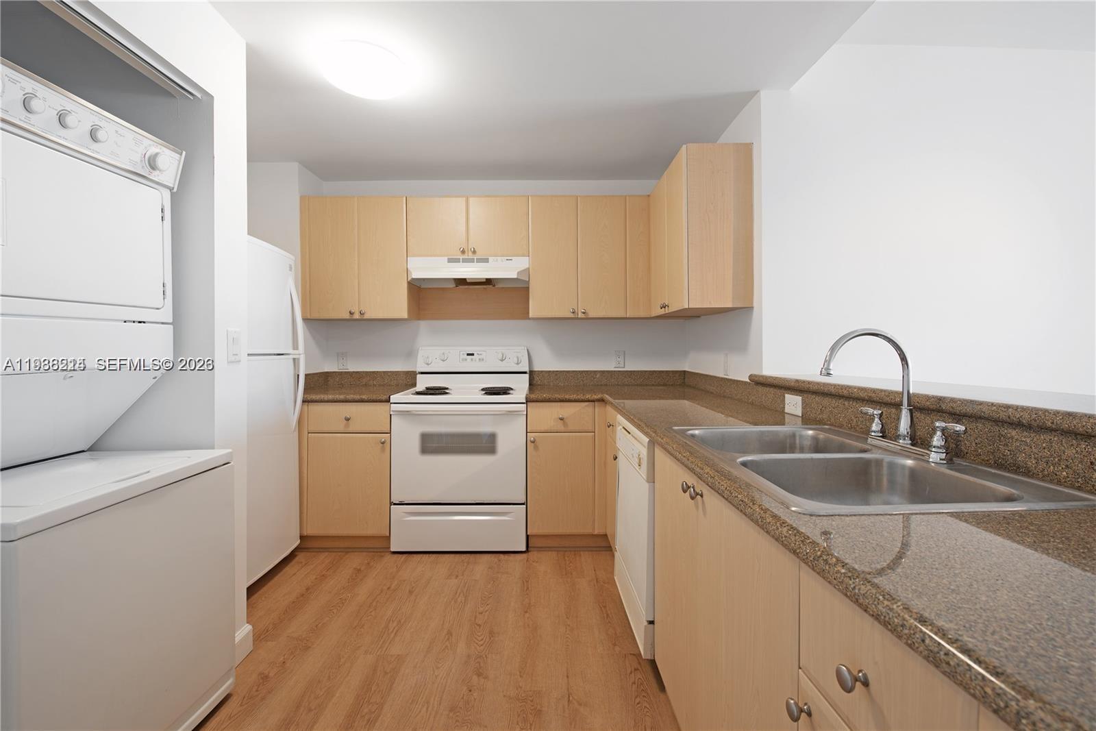 SHAMROCK BY THE GABLES CO - Residential Lease