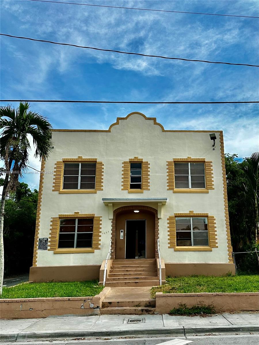 Centrally located 1 bedroom 1 bathroom cozy apartment located blocks from Marlin's Stadium. Well qualified tenants may qualify for first and security. Tenant(s) must purchase and maintain renters insurance. No Pets.