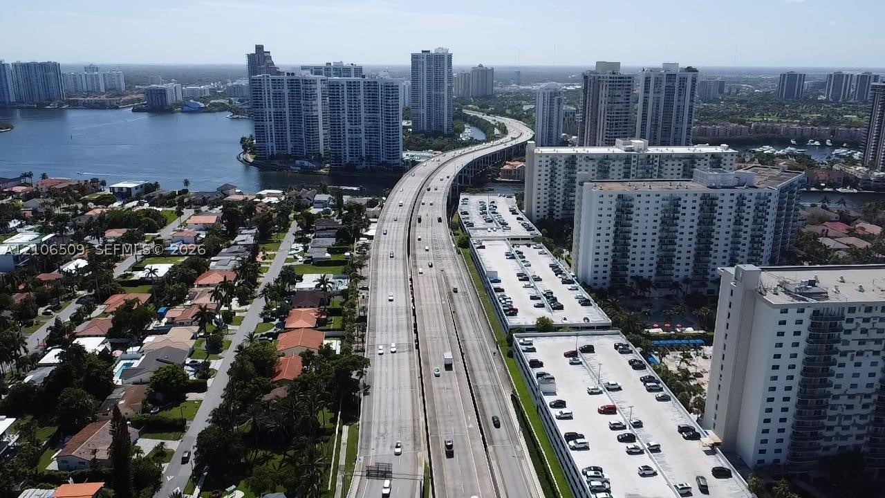 19201 Collins Ave 723