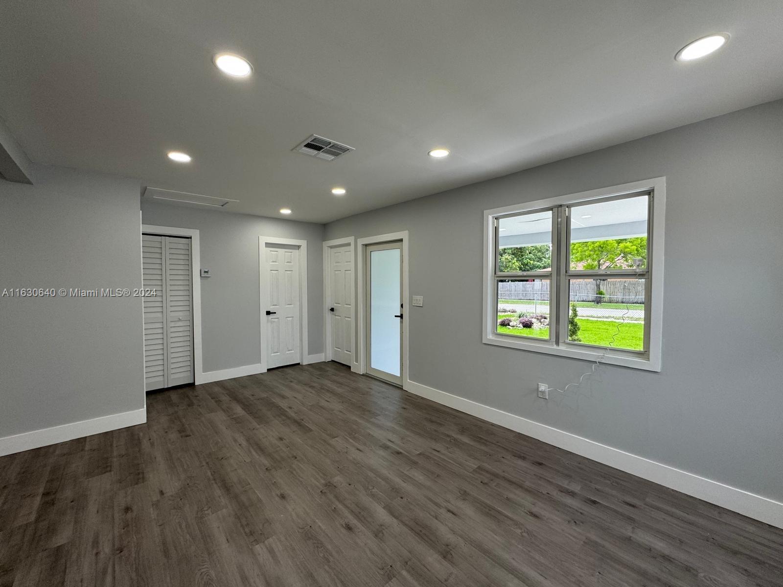 HIGH RIDGE PARK - Residential