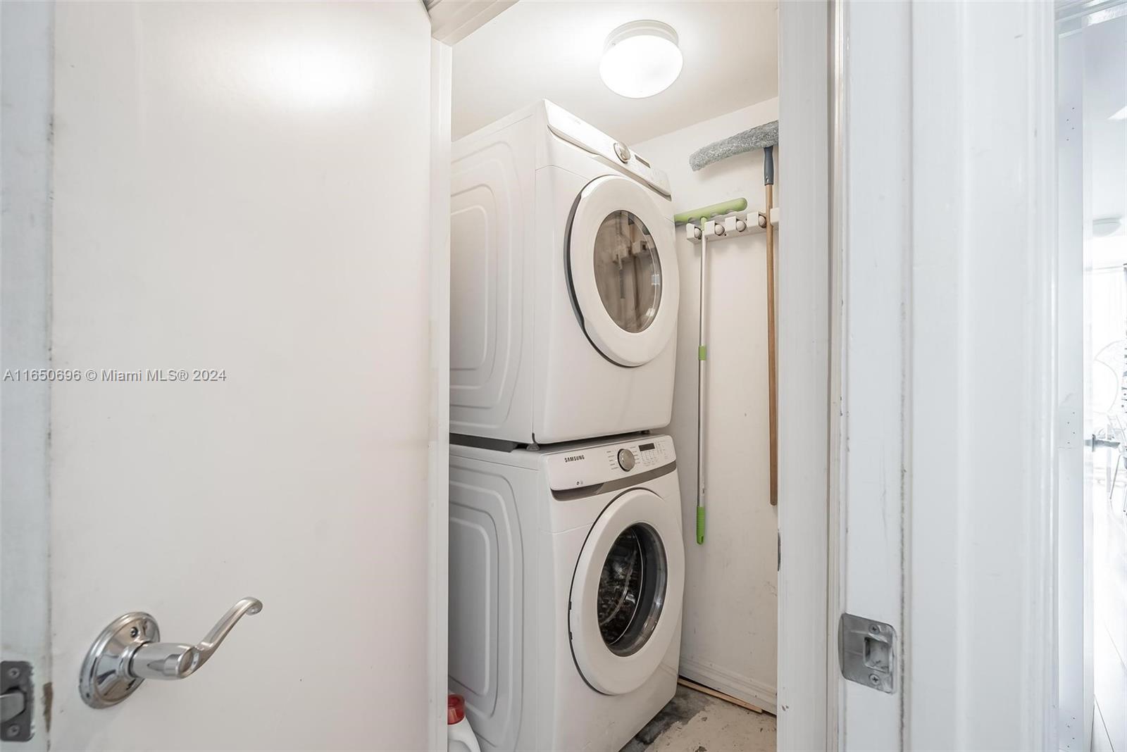 LA PERLA CONDO - Residential Lease