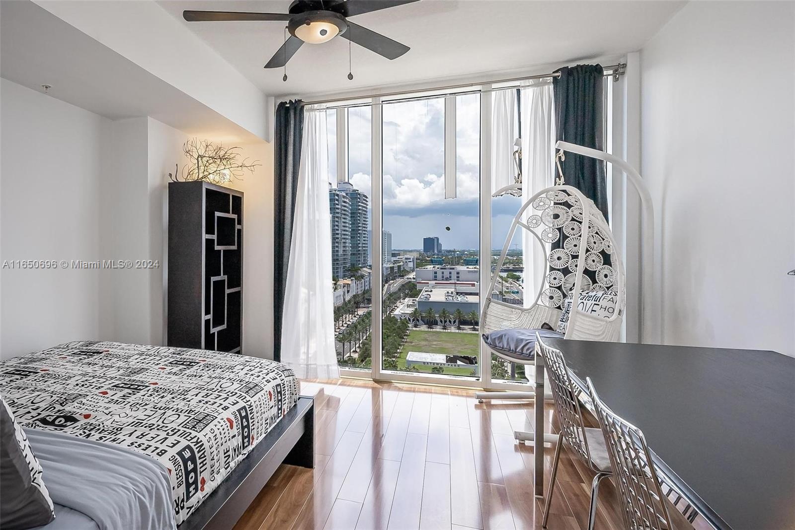 LA PERLA CONDO - Residential Lease