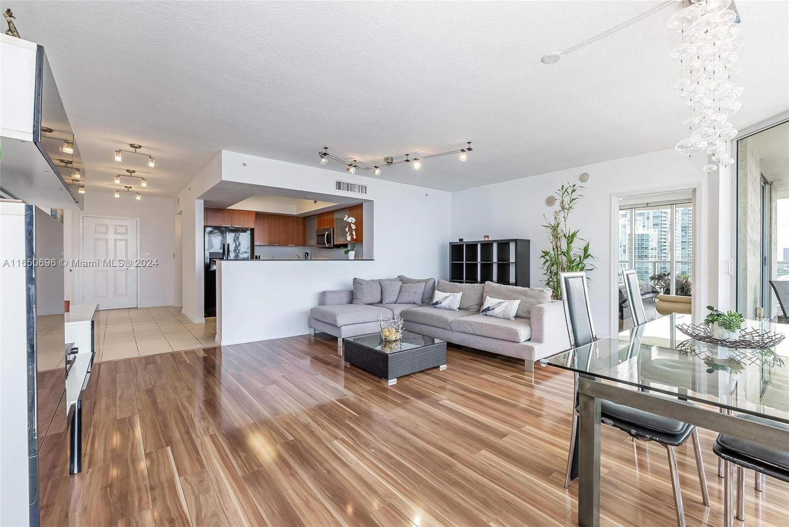 LA PERLA CONDO - Residential Lease