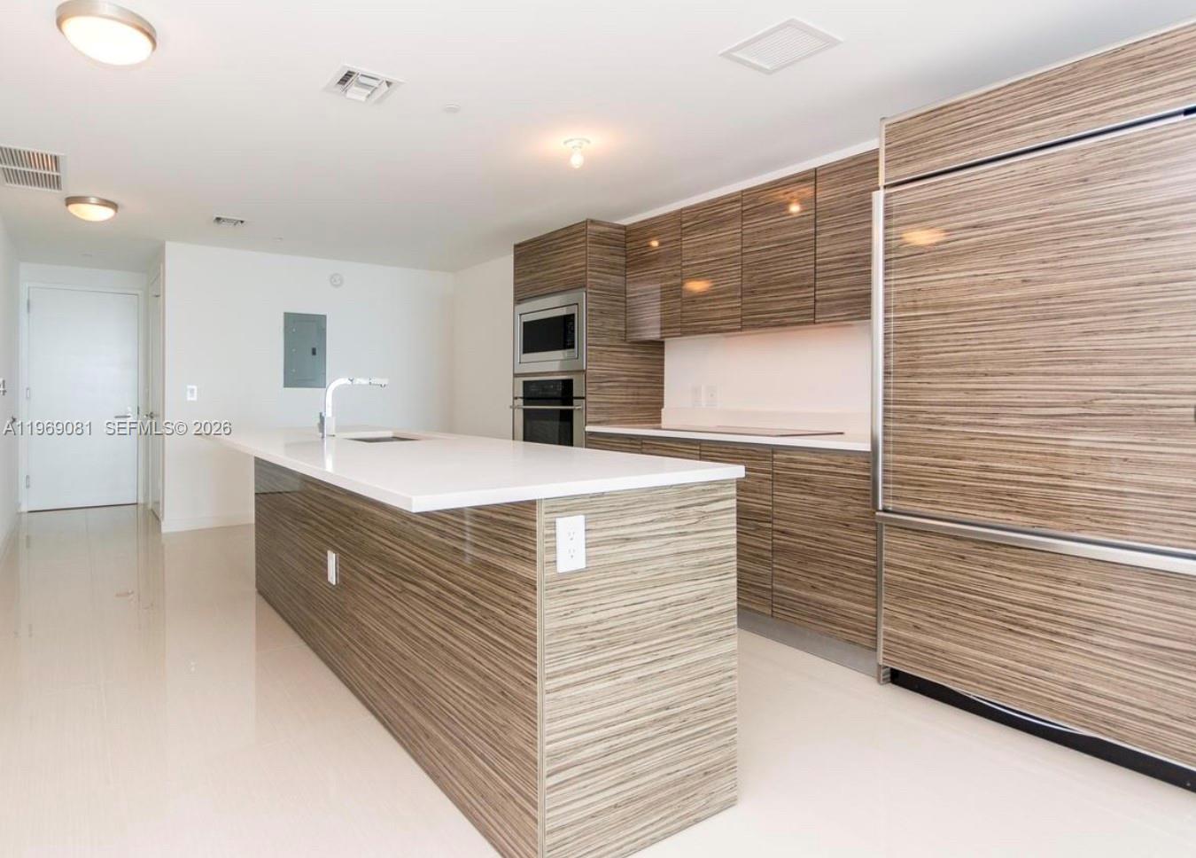 ICON BAY CONDO - Residential Lease