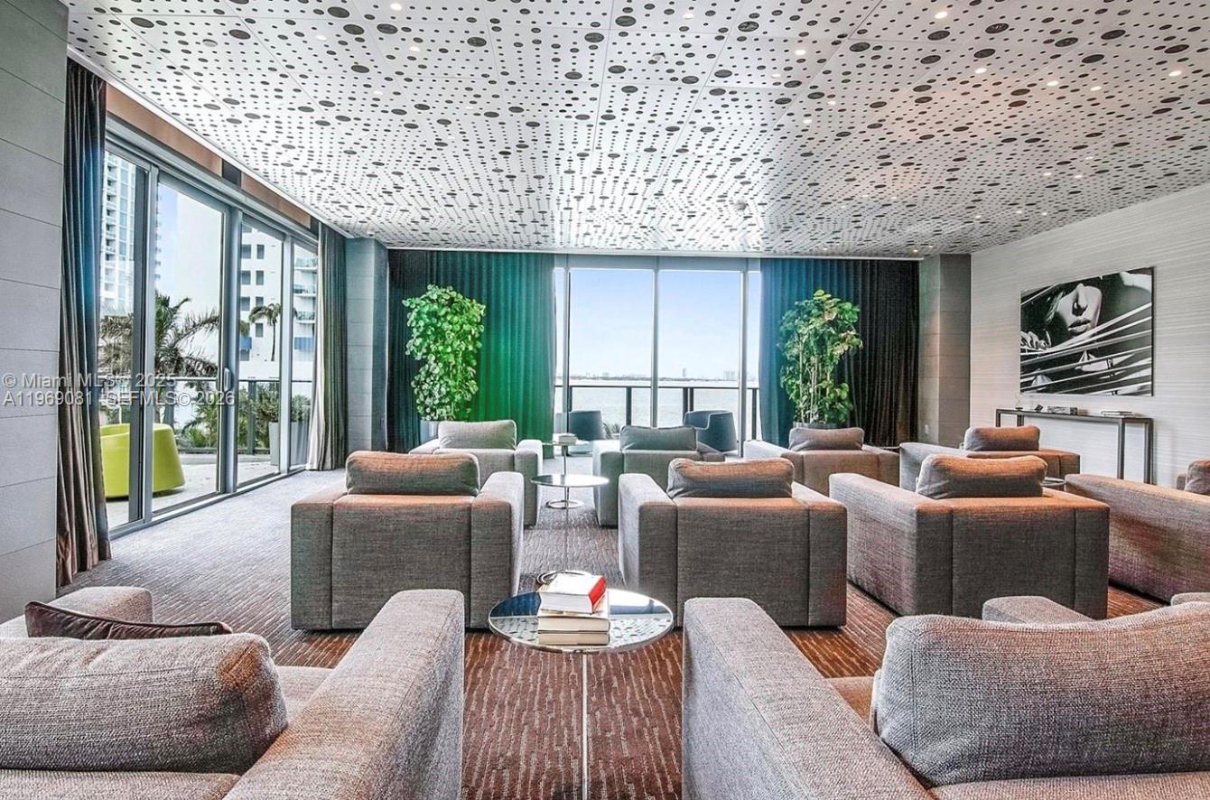 ICON BAY CONDO - Residential Lease