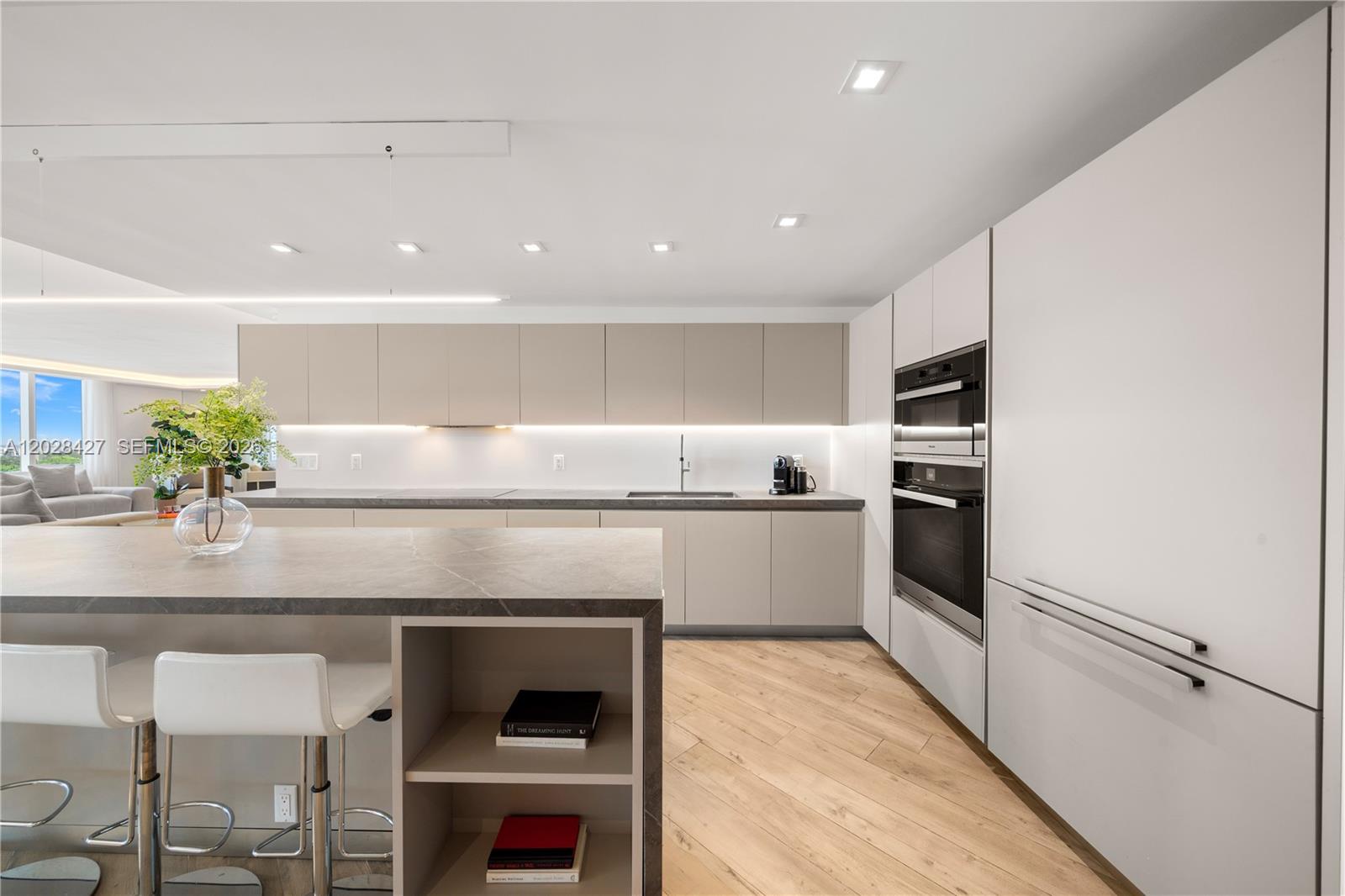 RONEY PALACE CONDO - Residential