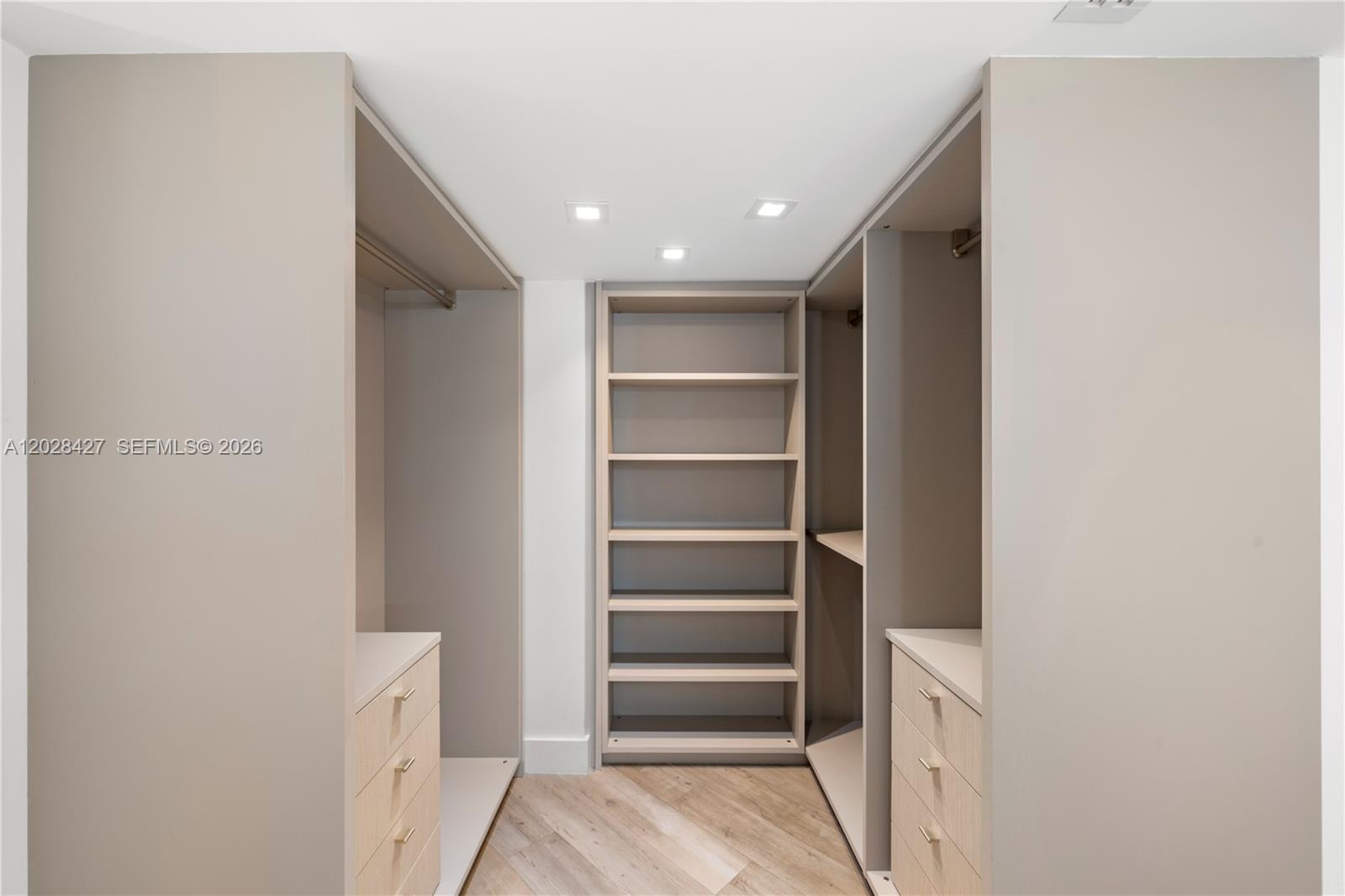 RONEY PALACE CONDO - Residential
